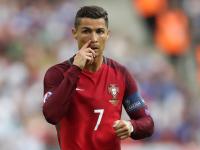 电竞赛场焦点！荷兰队对阵巴西队，意外判罚引发热议，比赛氛围紧张